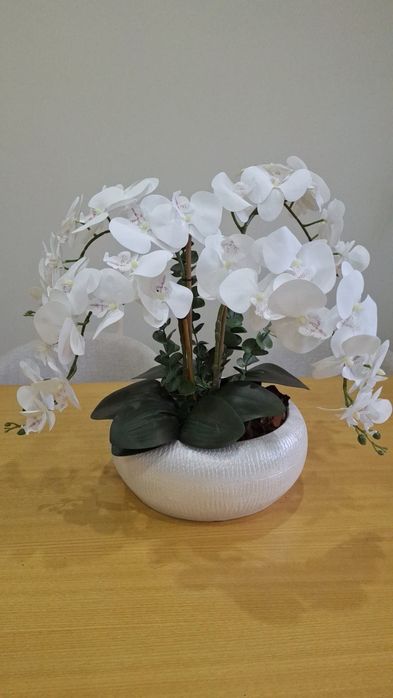 Vaso com 4 orquídeas artificiais