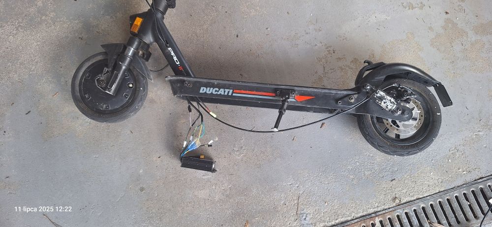 ducatti pro II evo hulajnoga elektryczna