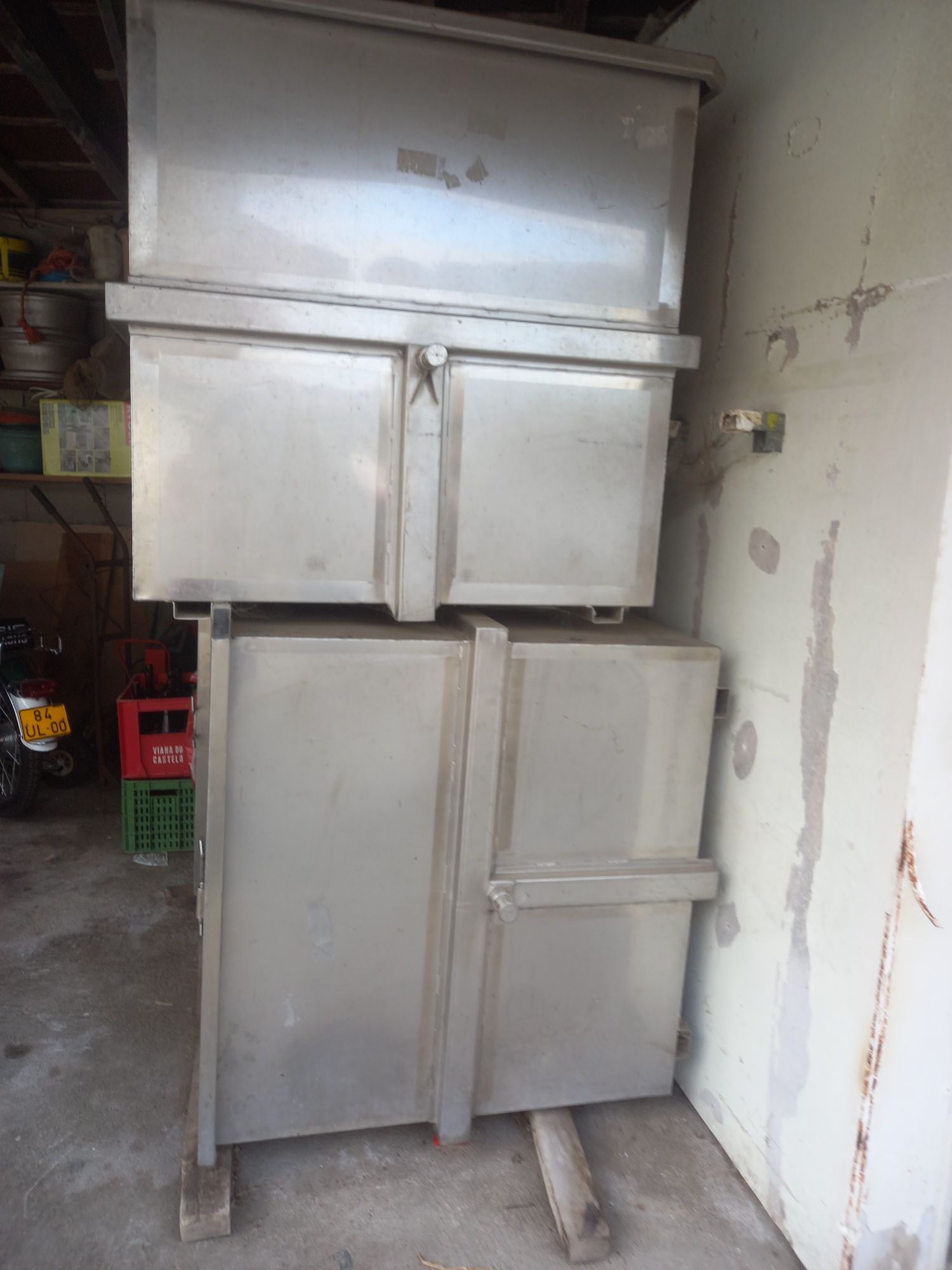 Tinas inox de mil litros .