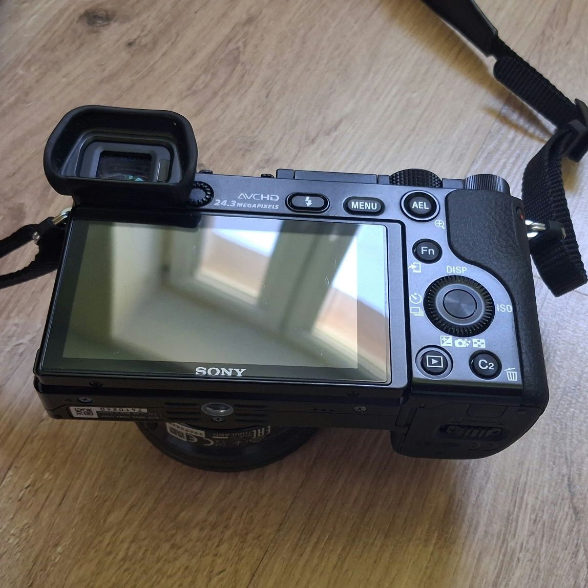 Sony A6000 + 16-50mm + 55-210mm + akcesoria – zestaw idealny na start!