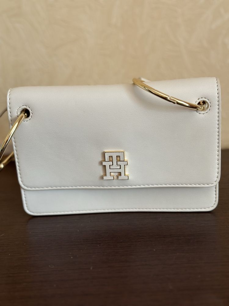 Жіноча сумка Tommy Hilfiger колір молочний Ecru , крос боді