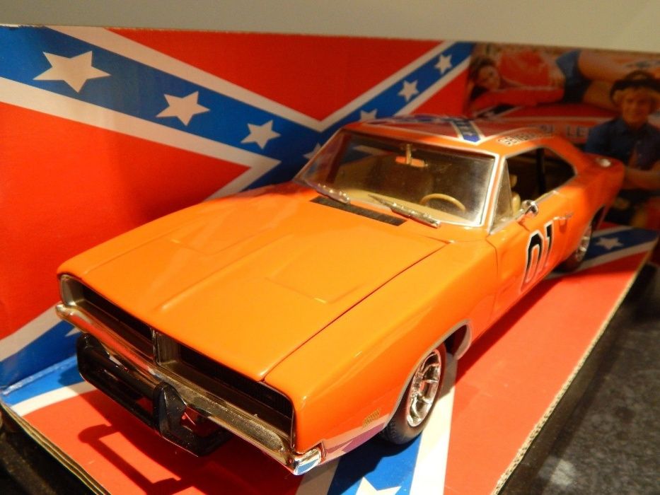 Miniatura 1:18 do Dodge Charger da serie Dukes of Hazzard General Lee