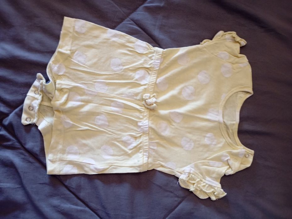 Vestidos  e conjunto tudo 12 euros
