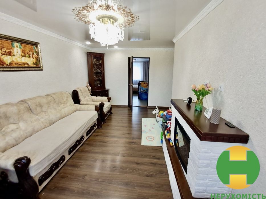 Продається 3-кімнатна квартира . Чортків
