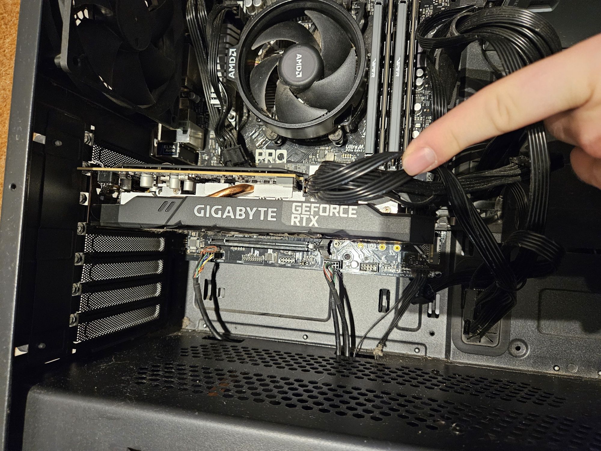 Komputer stacjonarny 16gb RAM, grafika RTX 2060