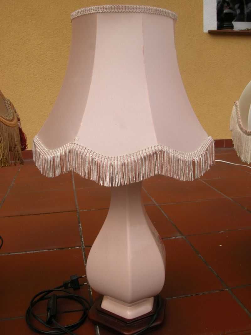kolekcjonerska lampka / lampa na drewnianej podstawie
