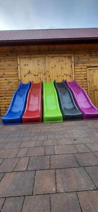 Plac zabaw. Domek drewniany. Domek dla dzieci