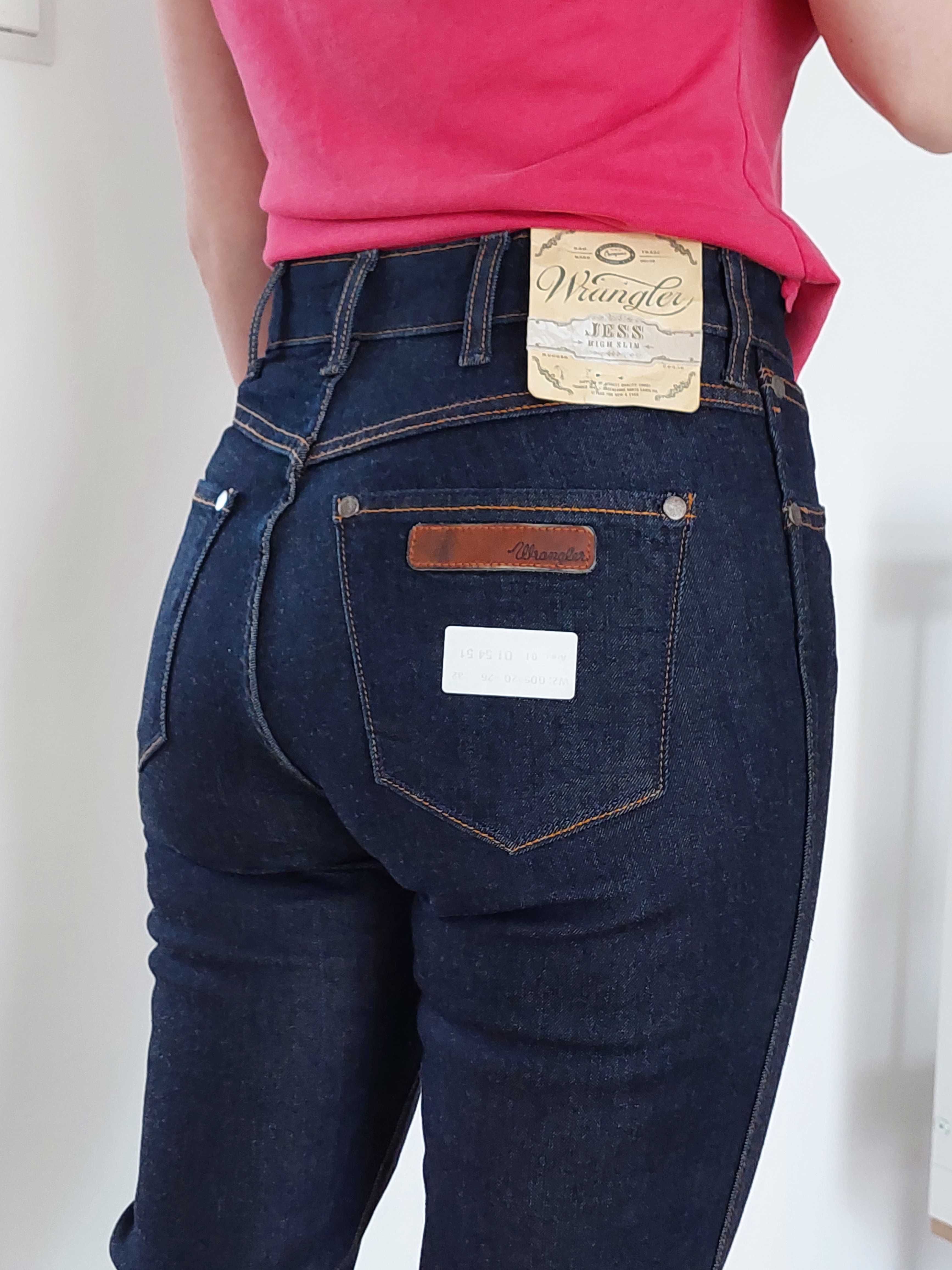 Nowe Spodnie Wrangler Jess high slim, rozmiar W26 L32