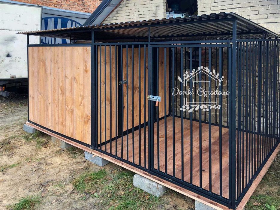 Kojec dla Psów 4x2m Drewniana podłoga ściany zabudowane drewnem ID588