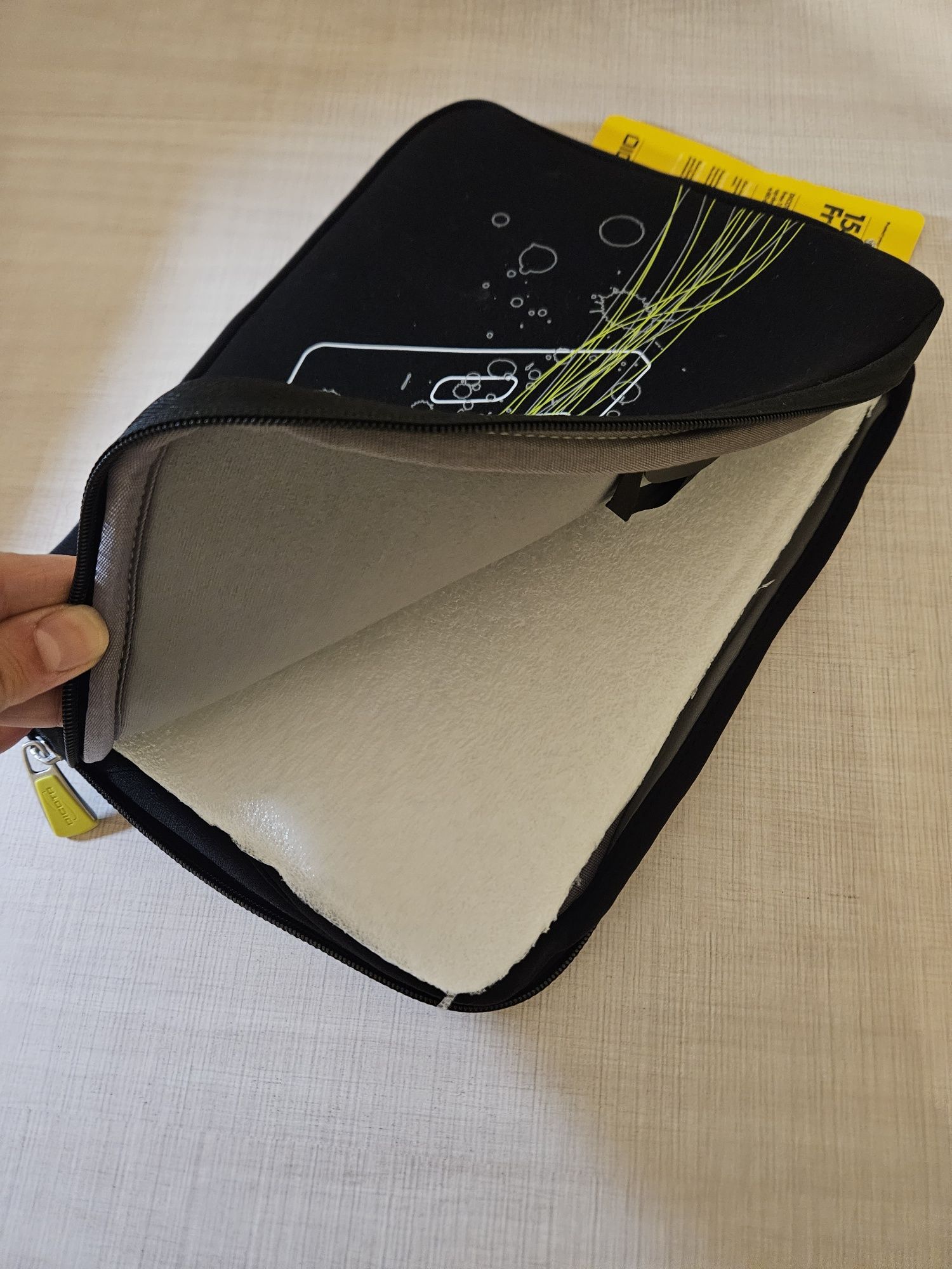 Сумка та мишка для ноутбука неопренова Dicota Subnotebook 7"-10.2"