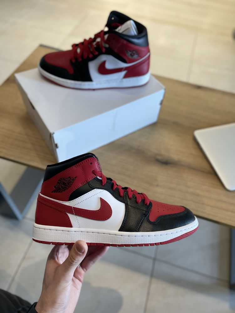 Чоловічі оригінальні Nike Air Jordan 1 Mid Red / White