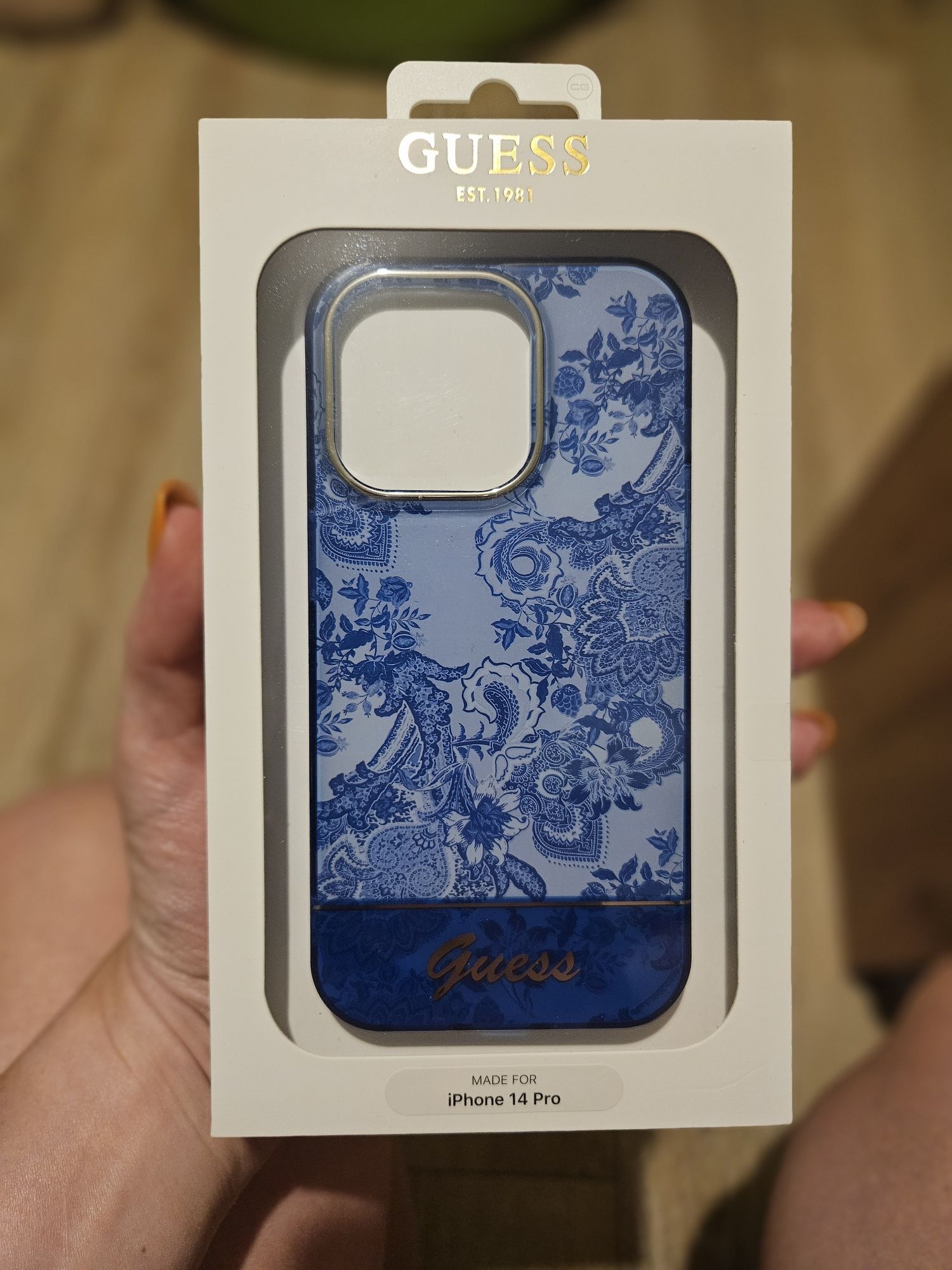 Nowe etui iPhone 14 pro guess