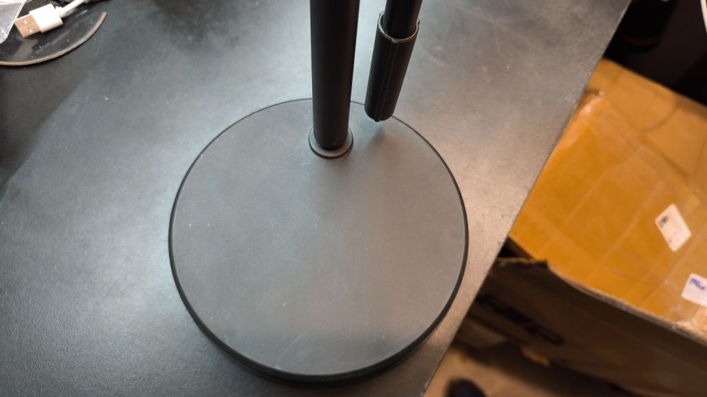 Base com tripé para microfone