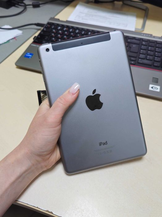 Планшет Apple iPad mini 2 A1490 Wi-Fi+4G 32GB + кабель зарядки