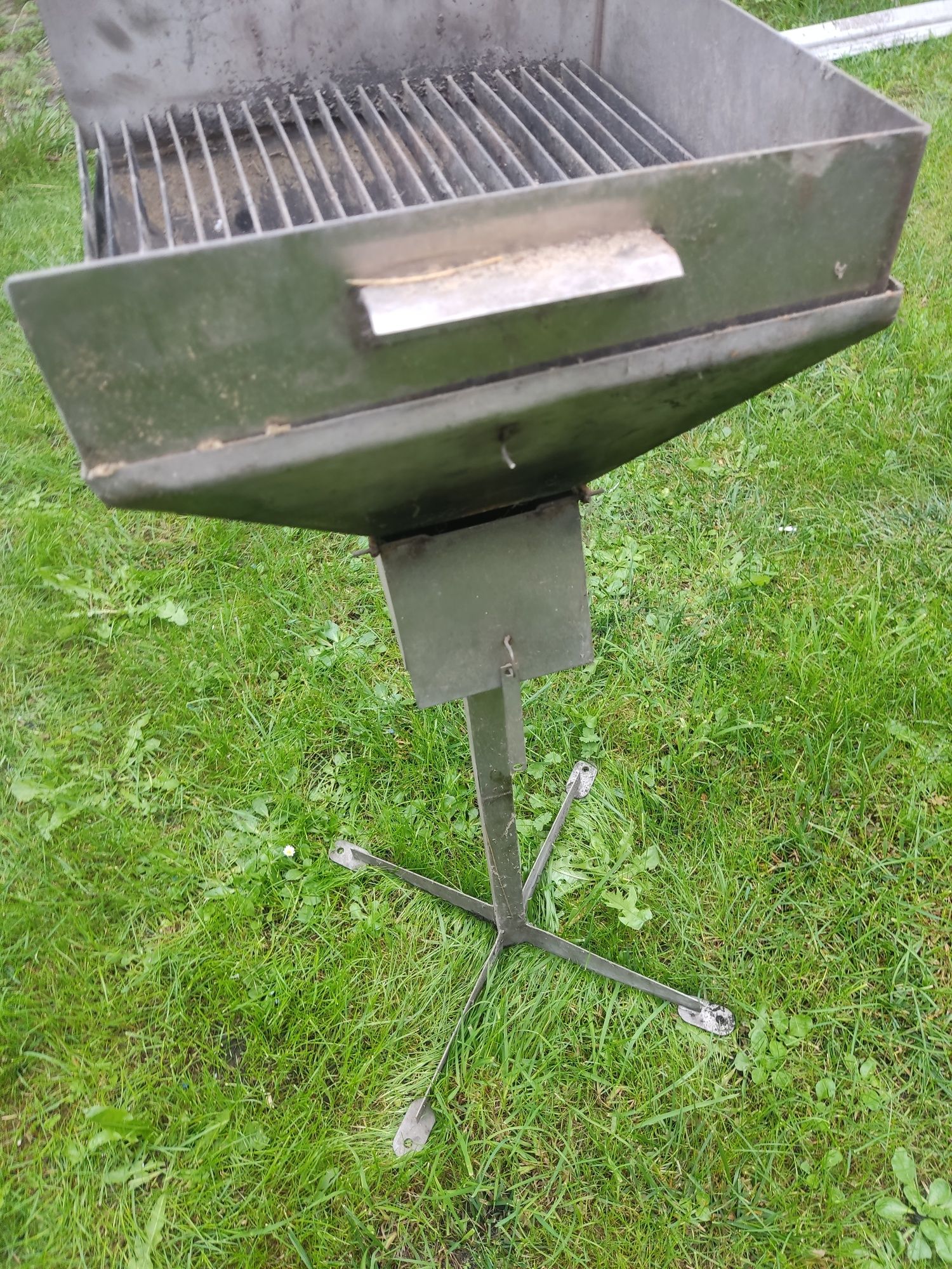 Grill z nierdzewki