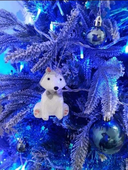 Árvore de natal com ornamentação incluída em óptimo estado