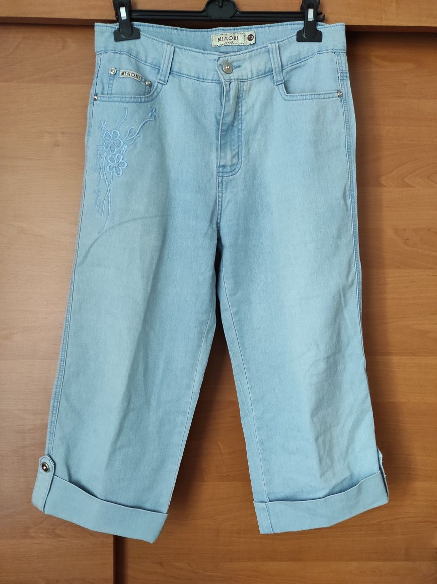 Spodnie jeansowe 3/4 w bardzo dobrym stanie, rozmiar M