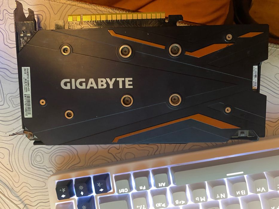 [Срочно] Видеокарта Gigabyte 1050TI 4 Gb