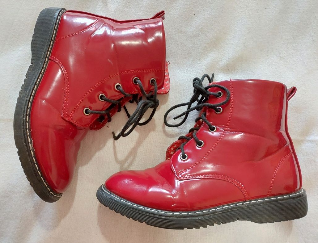 Botas Vermelhas, T32