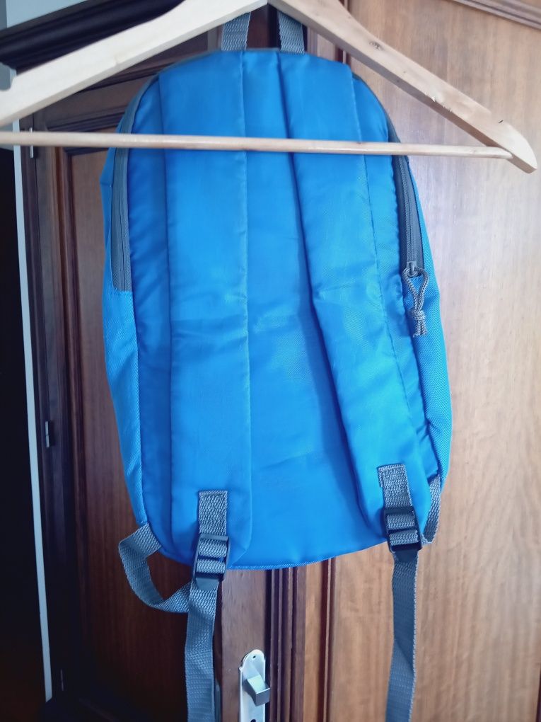 Mochila pequena caminhada