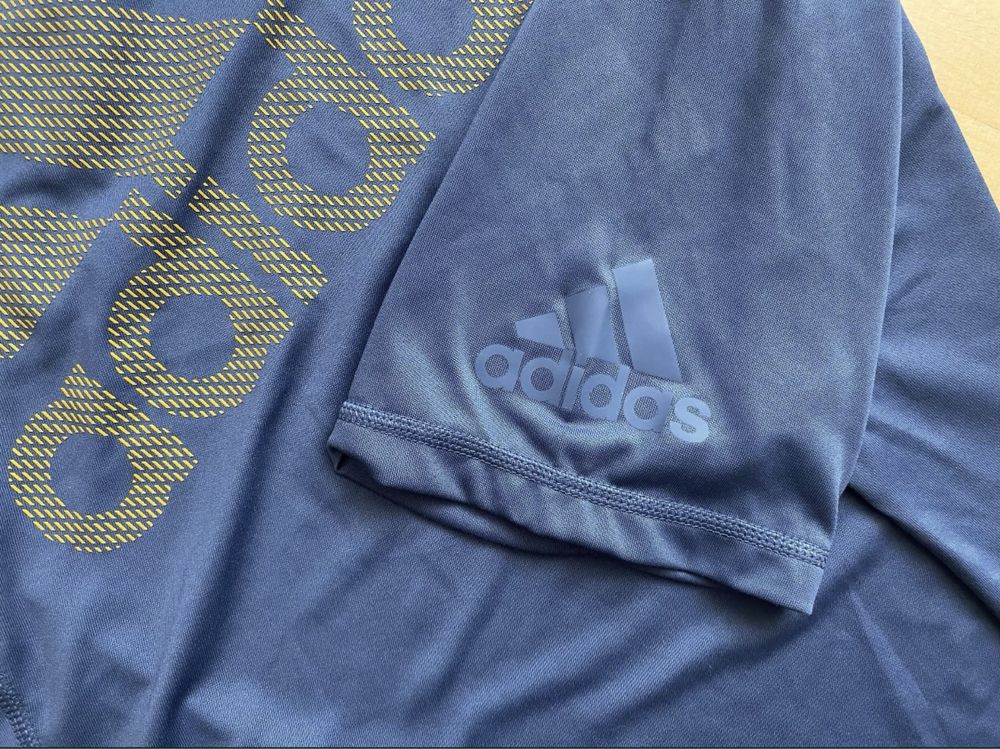 Спортивна футболка Adidas Climalite розмір S-M big logo