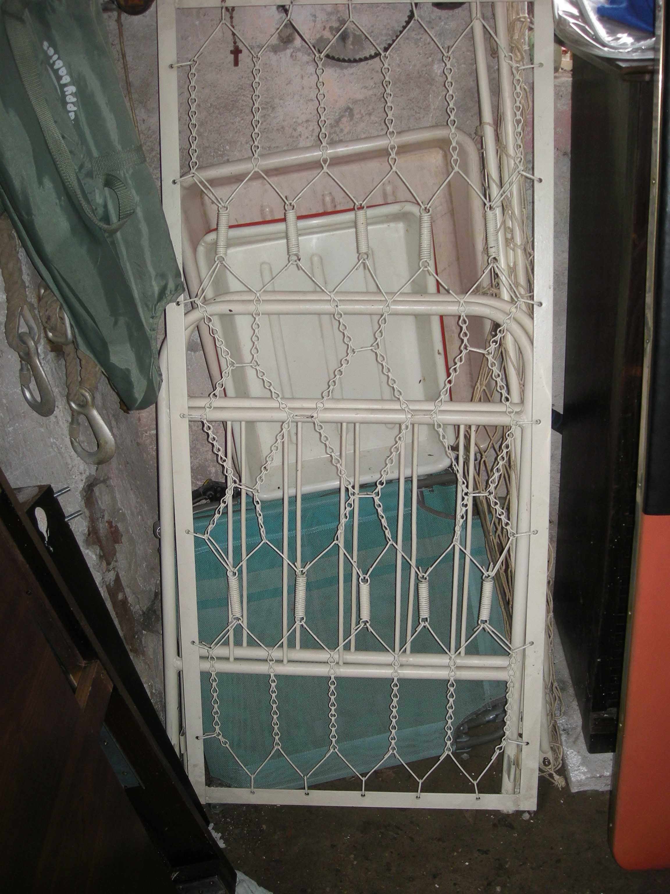 stare łóżeczko dziecięce metalowe z lat 60