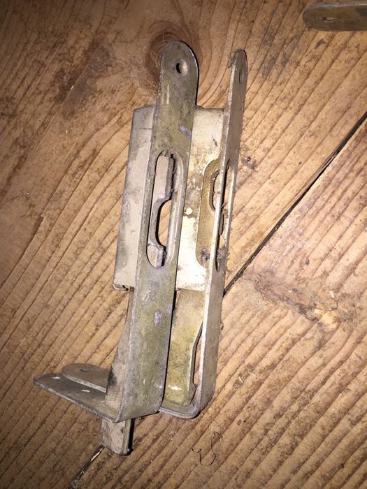 Дверні замки врізні . На двері.