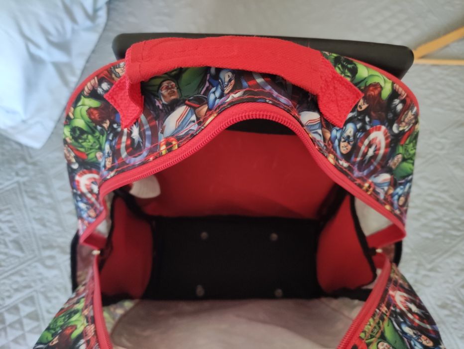 Mochila trolley avengers muito bom estado