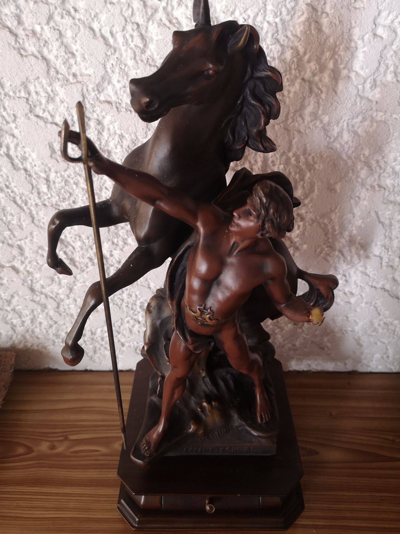 Estatueta Neptuno, creant le Cheval