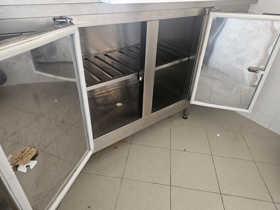 Arca refrigeradora com lavatorio