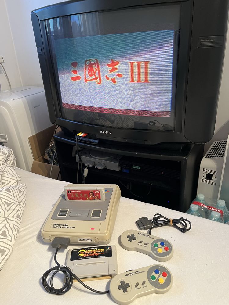 Konsola Super Famicom plus pady