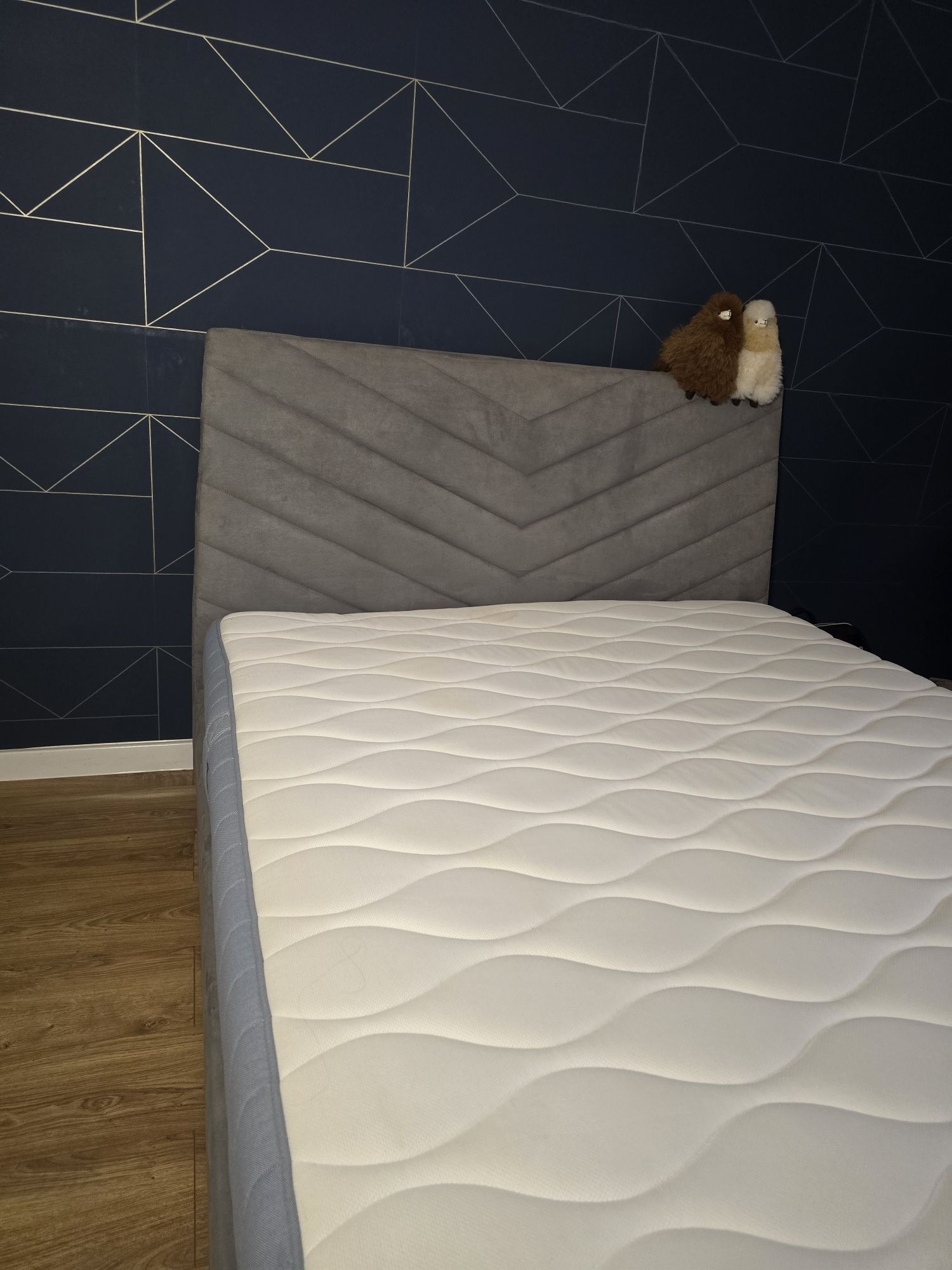 Łóżko Lectus 140x200 szare z pojemnikiem airbnb wynajem