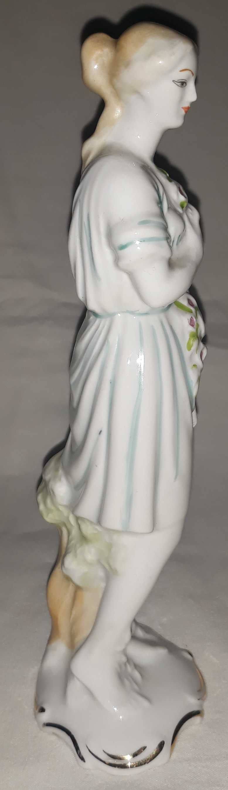 porcelanowa figurka kobieta