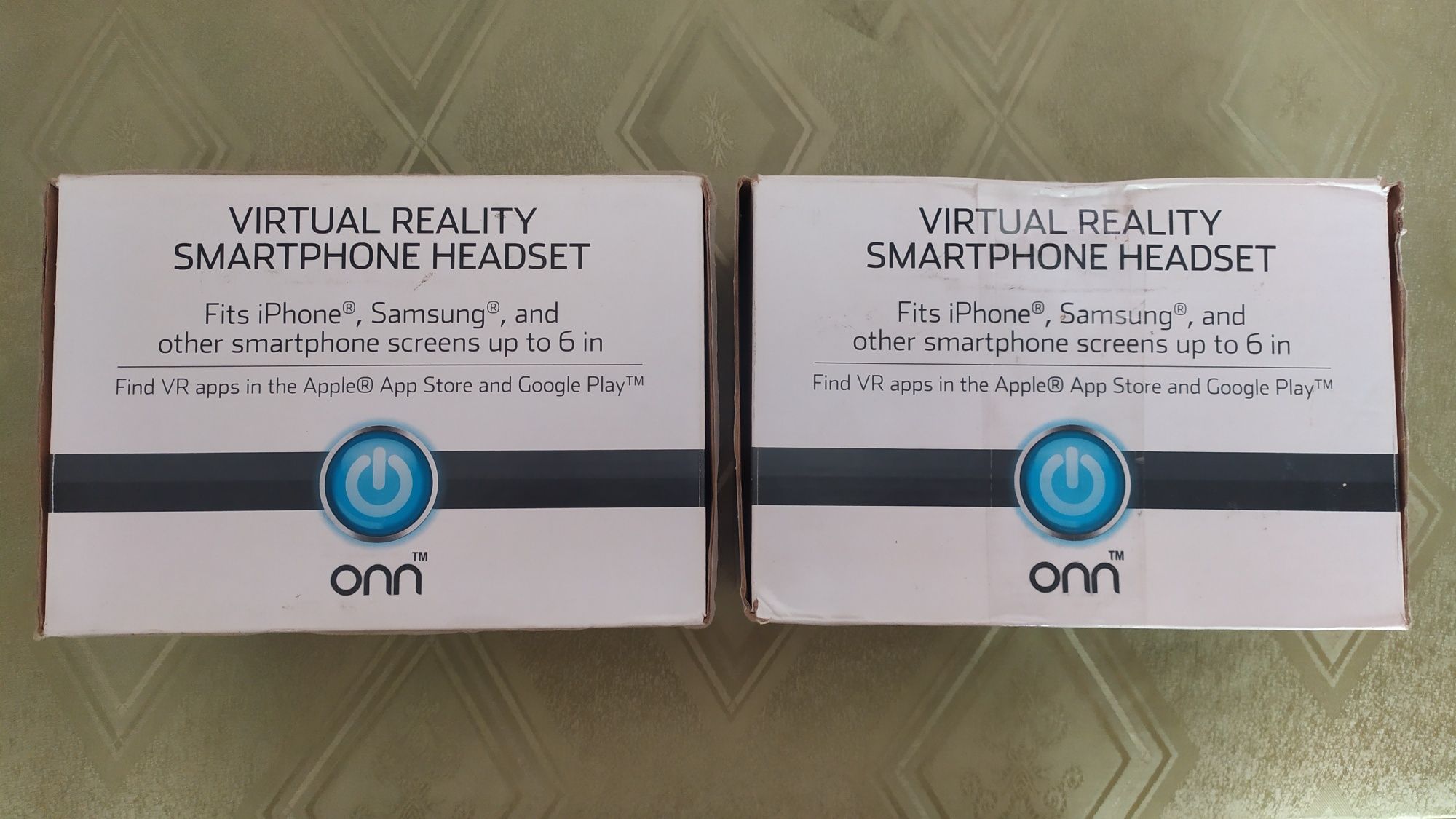 ONN Virtual Reality Headset Ona 17VR003.
Кольори: Blue і Pink
