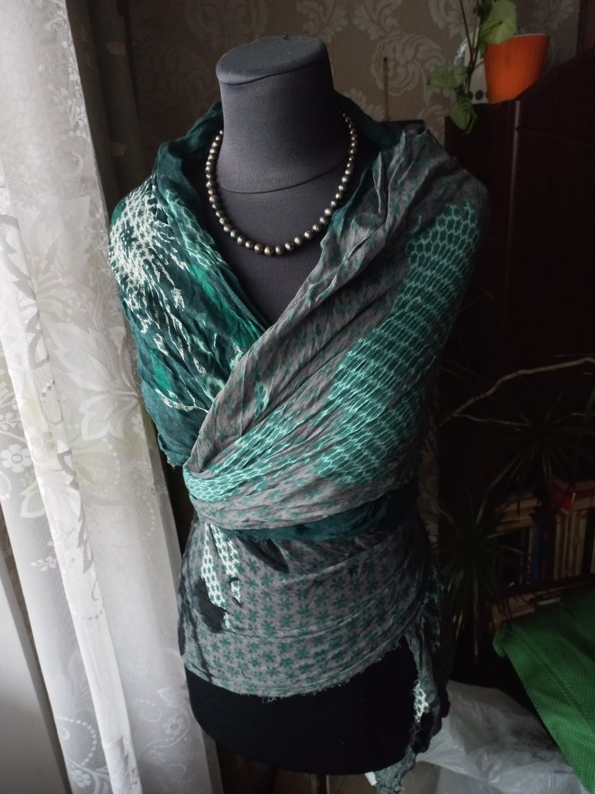 Чудесний платок,шарф! Размер 150×150!