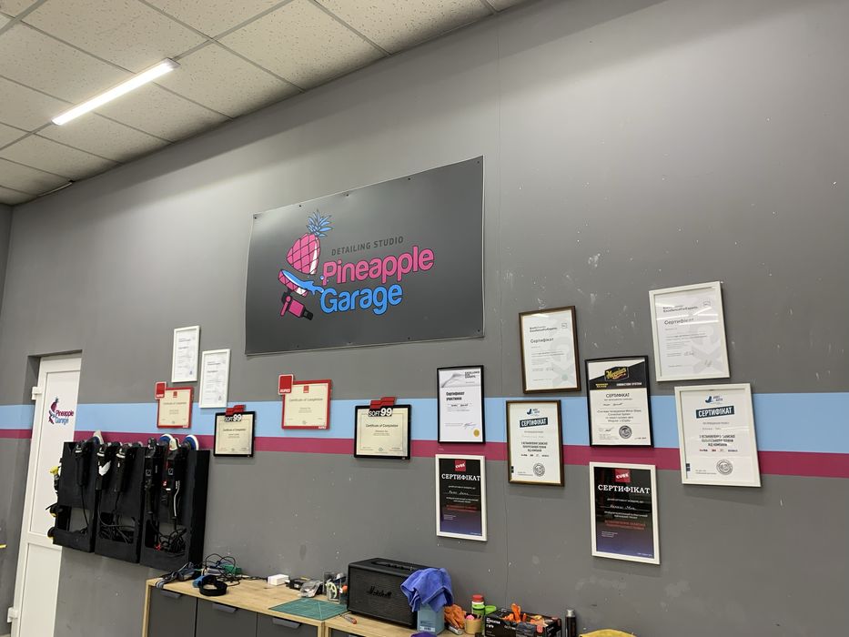 Послуги детейлінгу та поклейки плівки