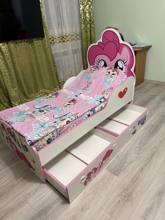 Ліжко для дівчинки