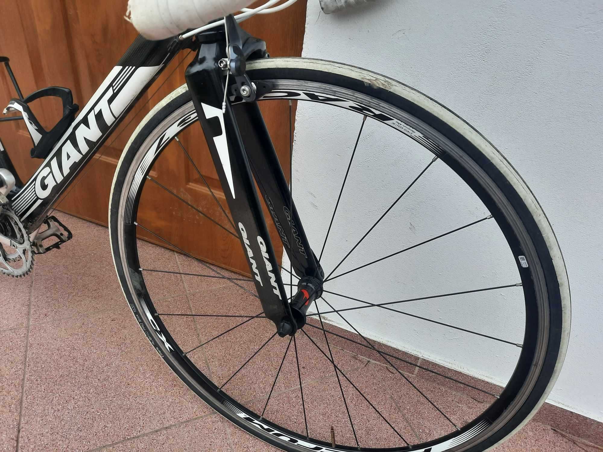 Rower Giant Szosa Full Carbon Shimano 28 Campagnolo 2 x 10
