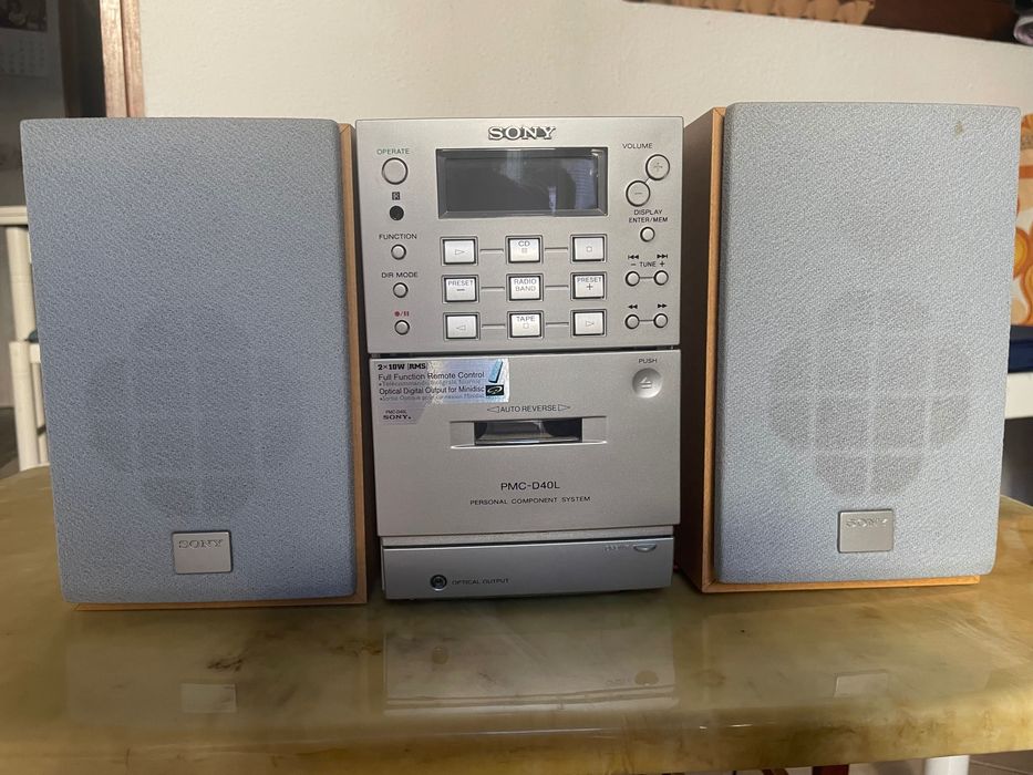 Rádio e leitor de CD e cassetes Sony