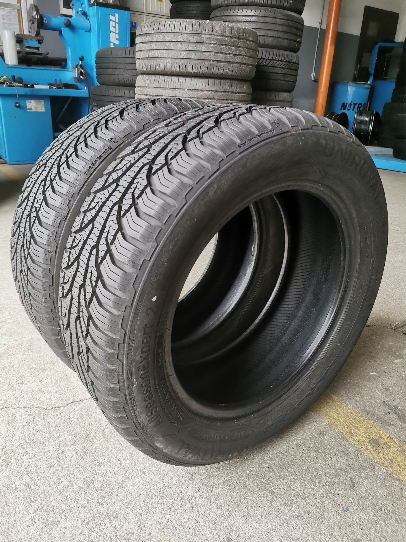 Para opon 215/55R16 97V Uniroyal AllSeasonExpert 2