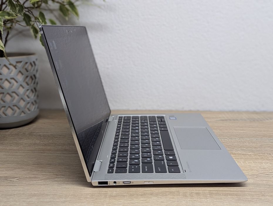 Продам стильний , 4х ядерний ноутбук з сенсорним екраном та підсвіткою