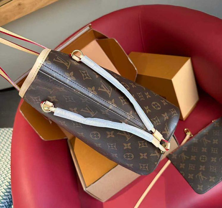 Torebka damska elegancka Louis Vuitton LV od reki 87-9