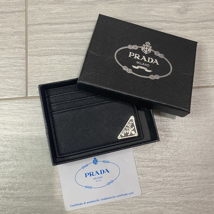Carteira Prada nova em caixa