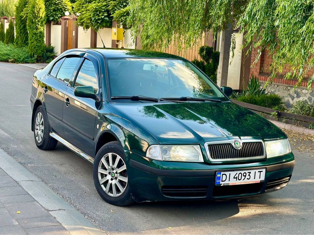 Продам хорошу машину Шкода Октавія 1.8 газ бензин