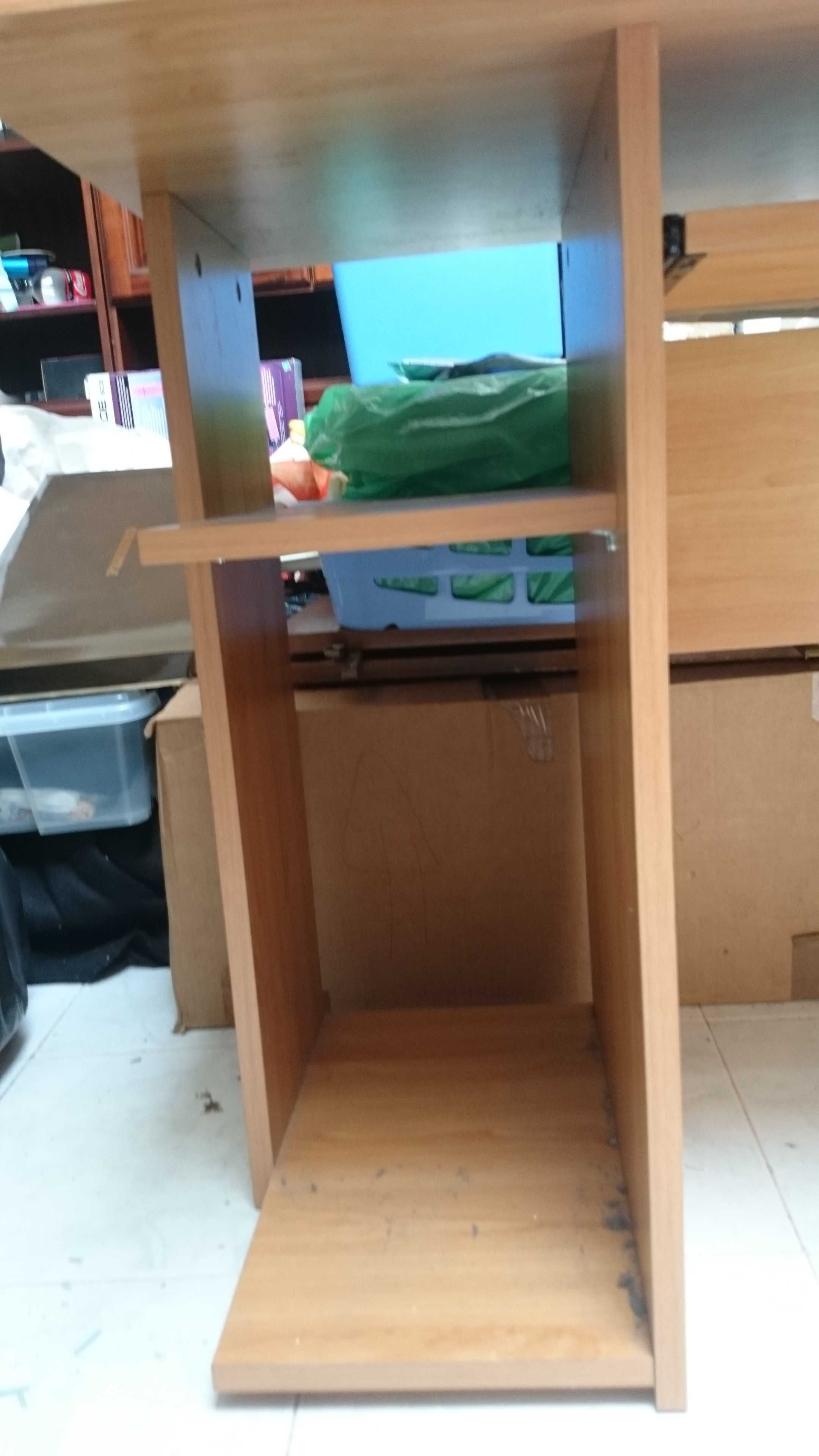 Secretária de computador em madeira com armário e gaveta como Nova