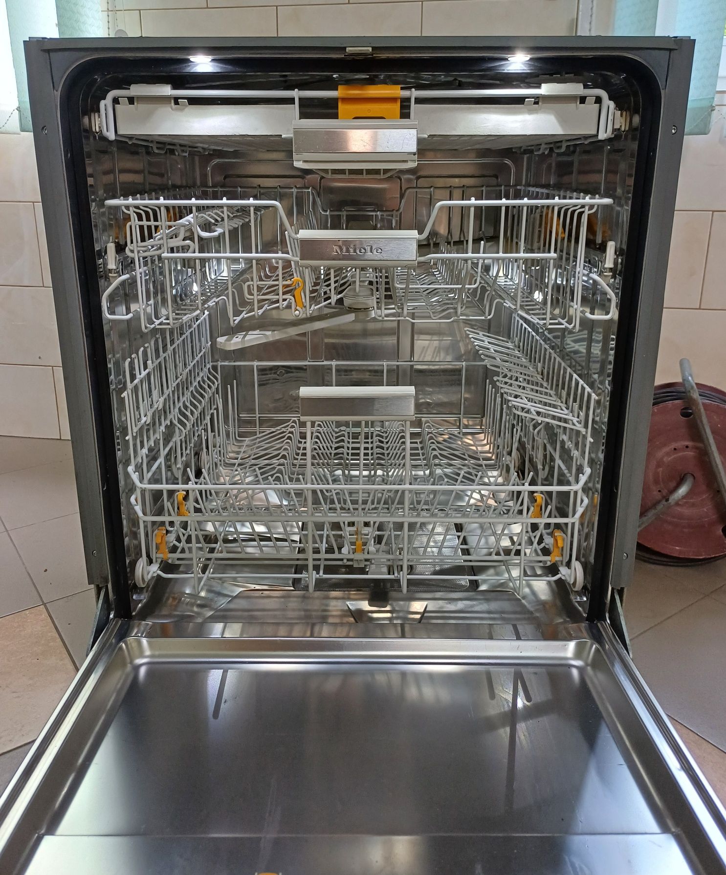 Вбудована посудомийка 60 см Miele G 5980 три корзини підсвітка сушка