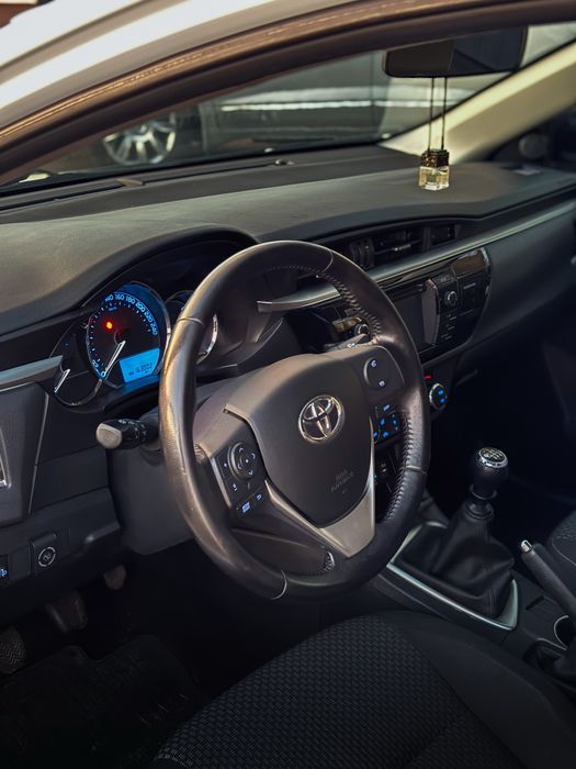 Toyota Corolla 2014 1.6 (торг)