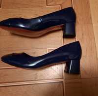 Лакові туфлі темно- темно синього кольору