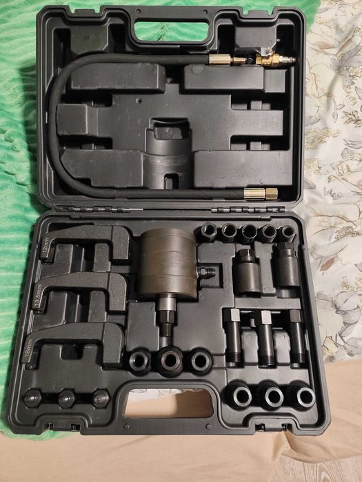 Pneumatyczny ekstraktor wtryskiwaczy