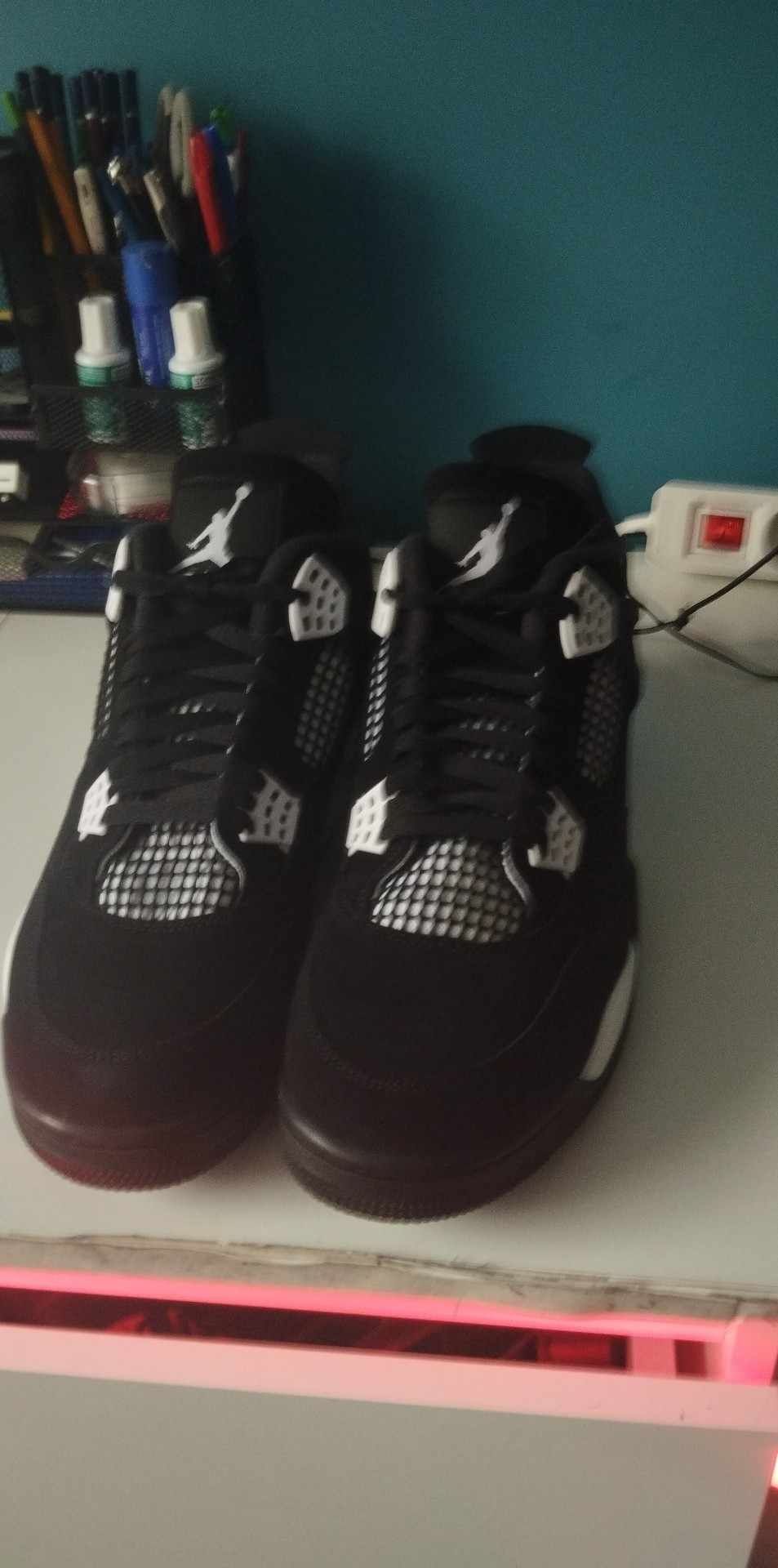 Jordan 4 white thunder